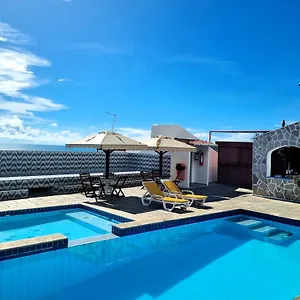 Ξενοδοχείο Santorini, Νατάλ
